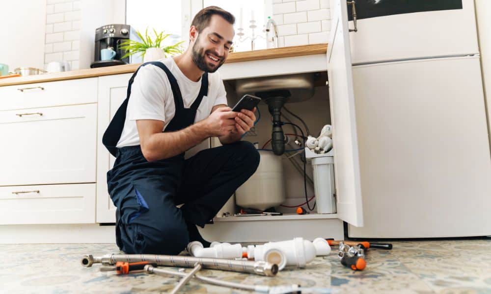 Reasons To Hire Professional Plumbers vs. DIY