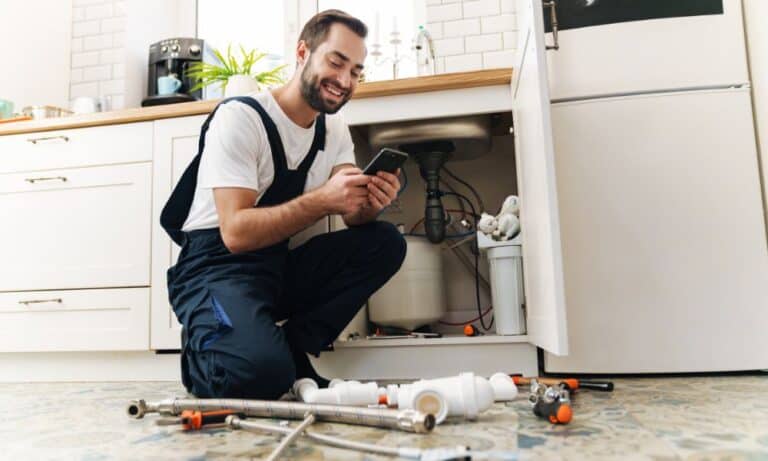 Reasons To Hire Professional Plumbers vs. DIY