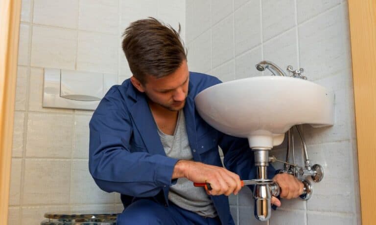 8 Mistakes To Avoid When Hiring a Commercial Plumber