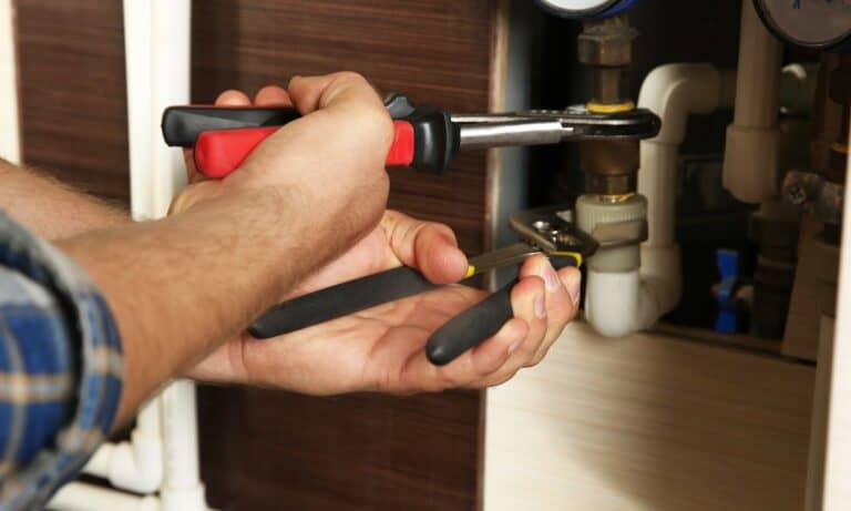 Choosing the Right Plumbing Contractor for Home Renovations