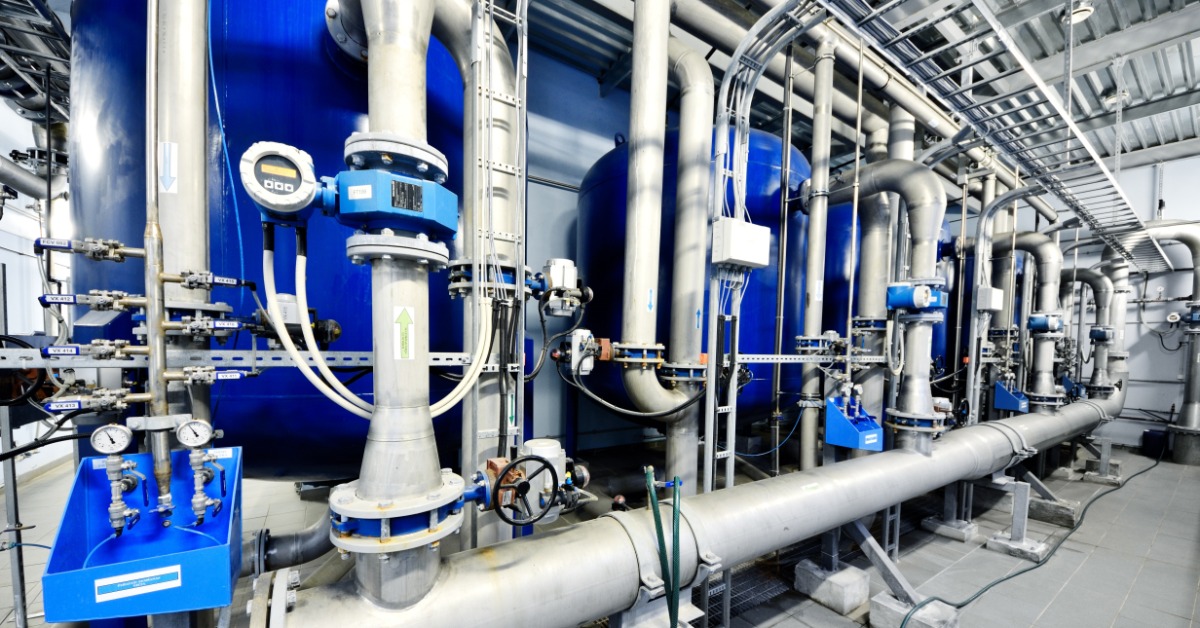 A large industrial boiler room with various pipes of different sizes working together in the facility.